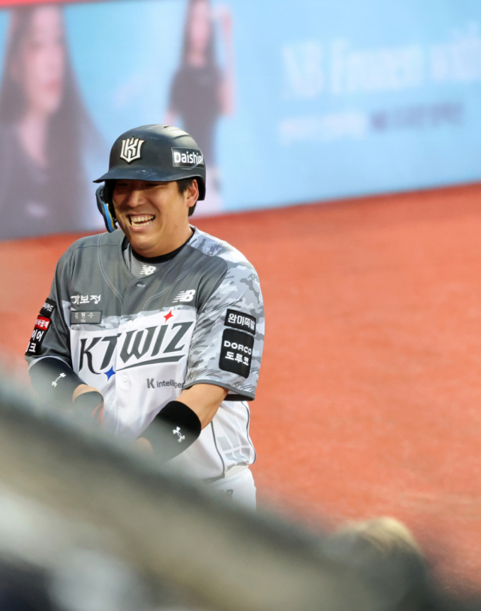 '전날 실책→8회 결승 투런포' 김현수 결자해지! KT, 롯데 4-2 꺾고 3연패 탈출 [수원 현장리뷰]