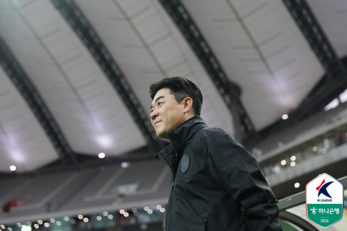 '경인더비 0-1 분패' 윤정환 감독 "내용 좋았지만 마무리 아쉬워... 이게 축구" [상암 현장]