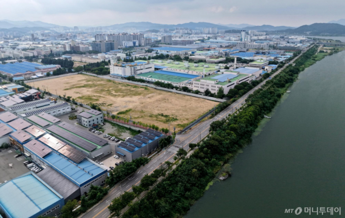 "삼성전자, 시장 우려를 매수 기회로… 목표가 50만원"-삼성