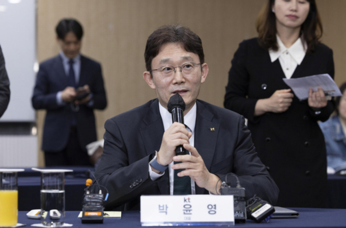 '단단한 통신망+AI 신사업' 투트랙…박윤영 KT 대표, 3년내 18조원 투자