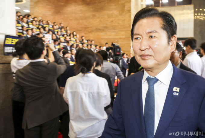 "당대표 불출마" 김용민에...정청래 "깊은 고뇌의 결정, 검찰개혁 완수"