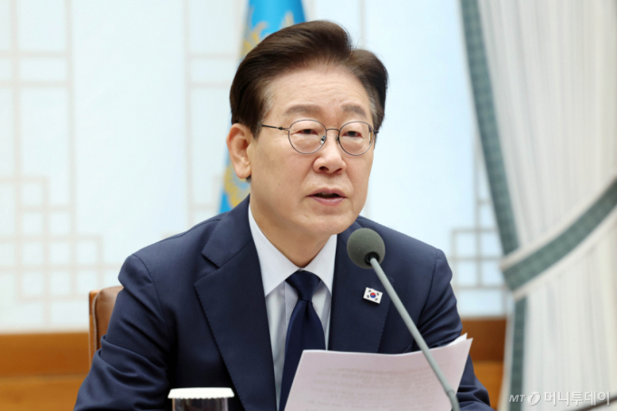 李대통령 "3대 메가 '속도전'으로 결판...정부, 최대치로 지원"