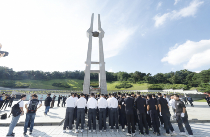 '탱크데이' 외친 배재고 야구부원들…경찰 '모욕 혐의' 수사