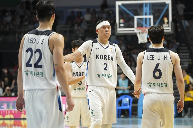 한국 벼랑 끝! 무조건 '숙적'  日 잡아야 한다... '韓전 뒷심 어디로' 대만, 중국에 완패