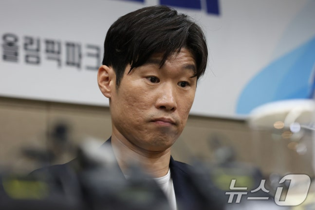 '팬들이 원하지만...' 박지성, 차기 축구협회장 '등판론' 일축 "출마 생각했다면 혁신위 공정성 훼손" [올림픽로 현장]