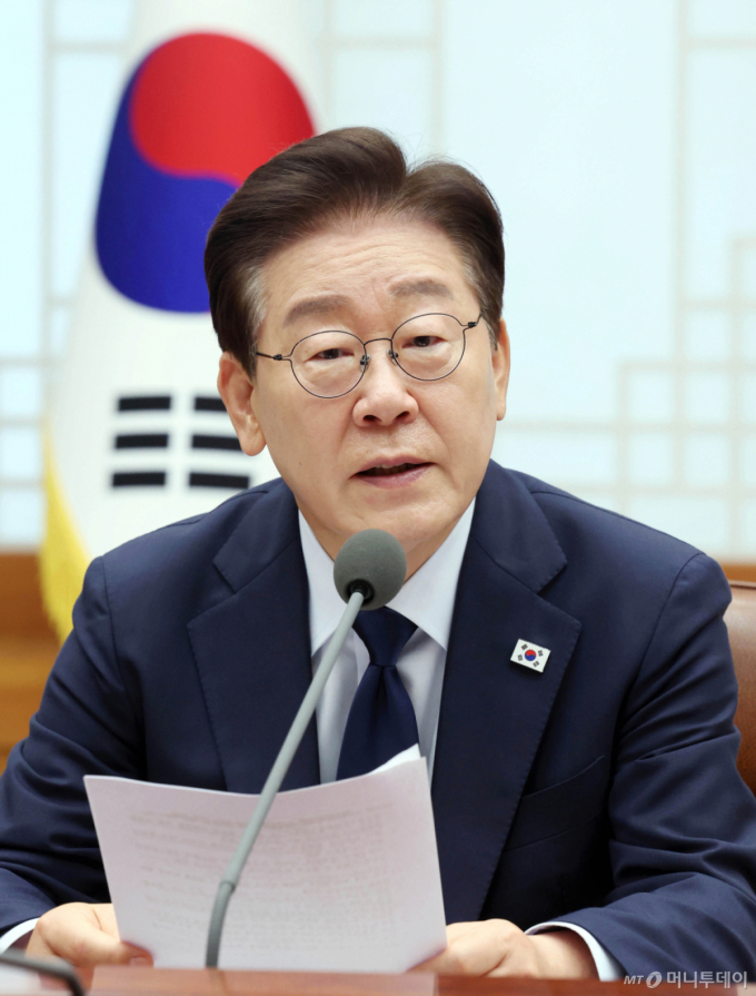 加 잠수함 수주전 고배…이 대통령 "K-방산의 담대한 도전은 계속"
