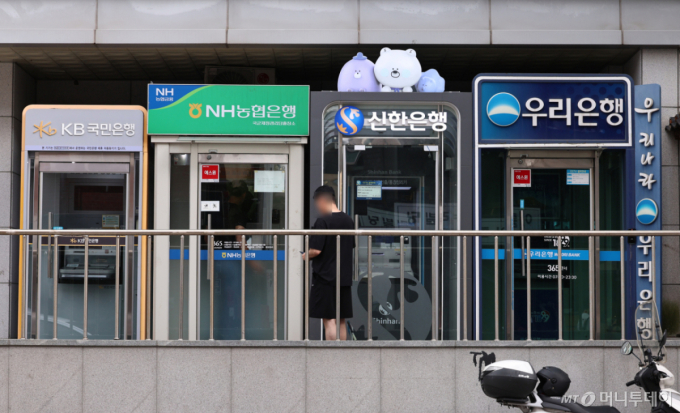 가계 여윳돈 79조원…은행 예금 줄고 주식·펀드로 몰렸다