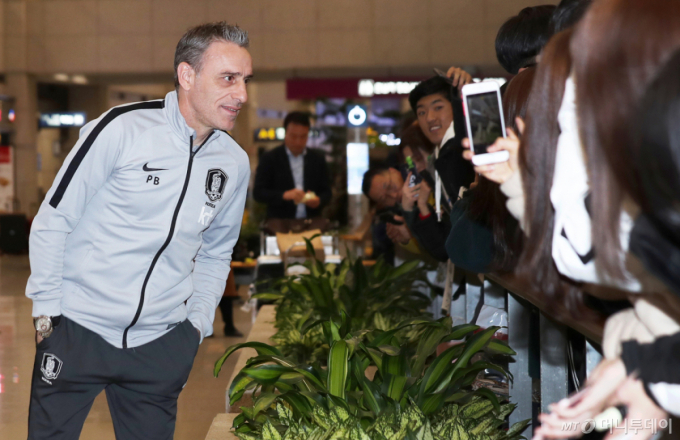 '벤버지' 벤투, 진짜 한국 돌아오나…축구협회에 복귀 의사 전달