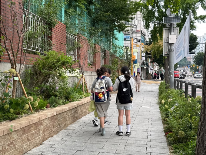 종로구, 창신초 보호구역에 안전·쉼 더한 '녹색 통학로' 조성