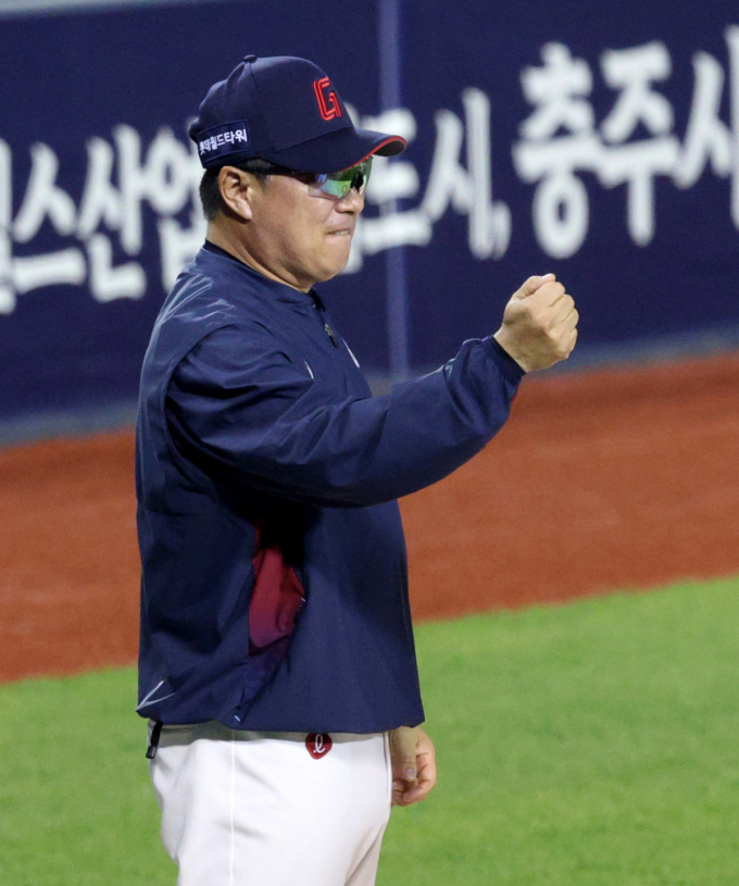'5위와 4G차!' 승장 김태형 감독 "평일 무더위에도 불구하고 야구장 찾아주신 팬분들께 감사" [부산 현장]