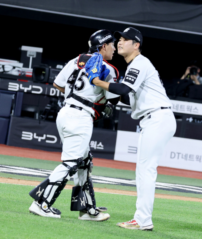 [포토] '3-0으로 승리 지켜낸' 박영현