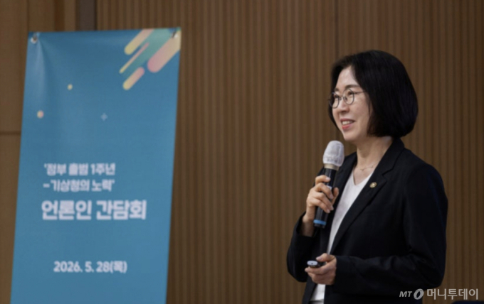 "한달 내내 비온다" 겁주더니 제습기 광고 '황당'...기상청 칼 뺐다