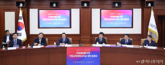 정근식 교육감 "병력 감소한다고 국방비 줄이나...교부금 유지돼야"