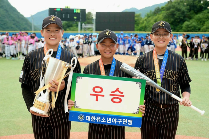 '한화 출신 사령탑' 이천시유소년야구단, 창단 3년 만에 첫 전국대회 제패 감격 '횡성군수배 우승'