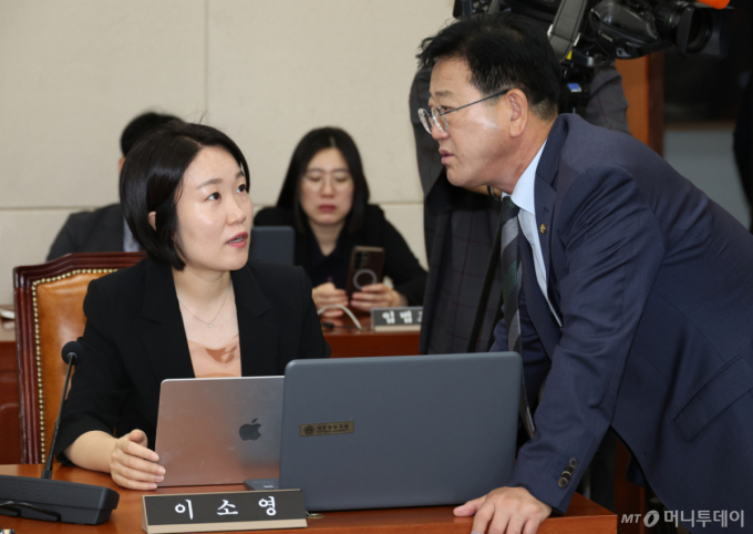 기후노동위, 국민의힘 불참 속 첫 전체회의…여당 간사에 이소영 의원