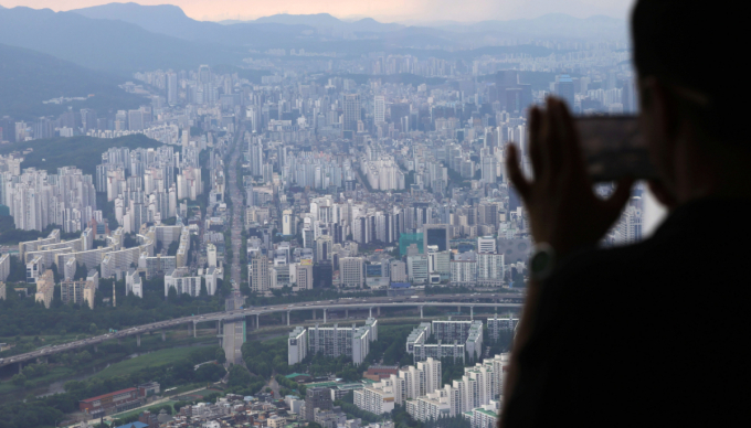 "분양가 비싸" 논란이었는데...13억→31억, '신고가 행진' 이 아파트