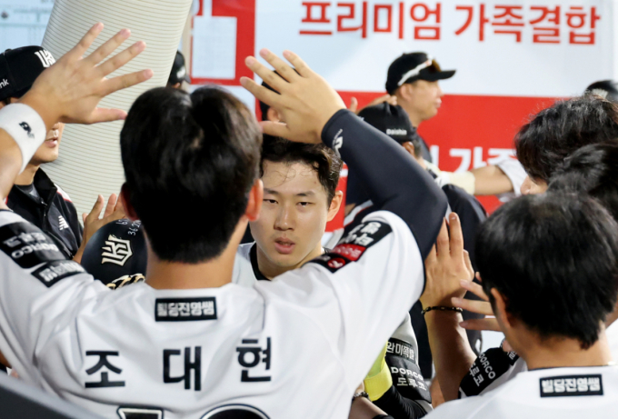 [포토] '안타치고 역전득점까지' 최원준