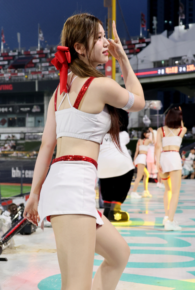 [포토] '아웃송' KT치어리더 김민지