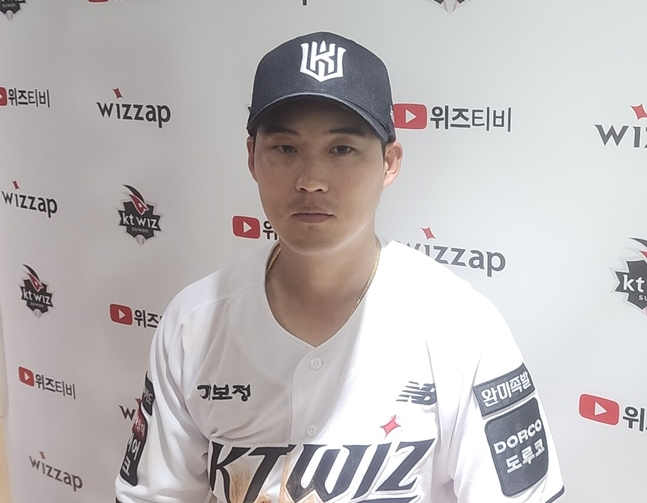 '전경기 출전 철인→부진 터널' 배정대 "선수로서 정체성 흔들렸던 것 사실→결국 뛰어야 행복하더라"