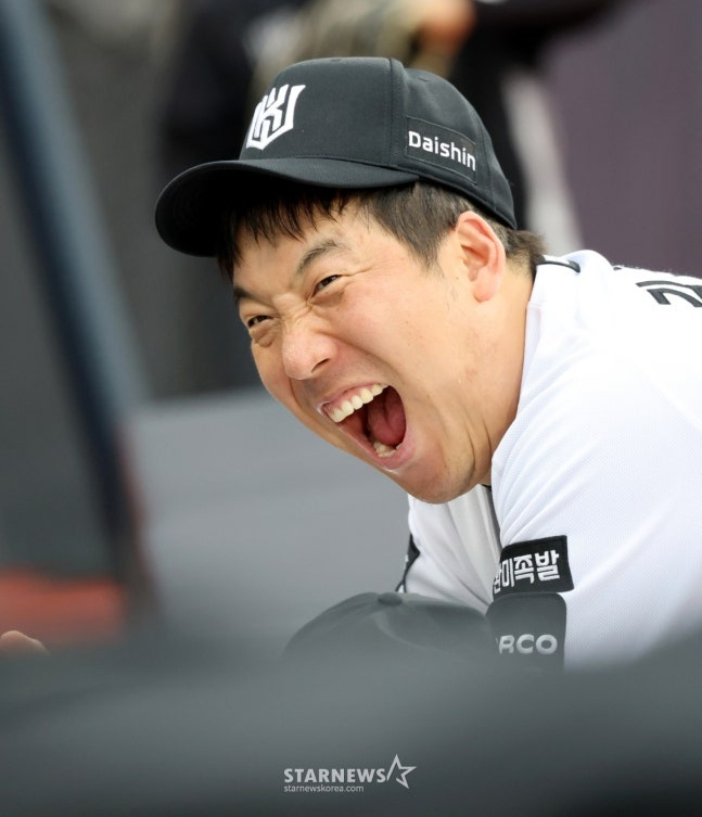 "저 신인 잘 봐두라" 그게 시작이었다→17년을 한결같이 'KBO 최초 위업'