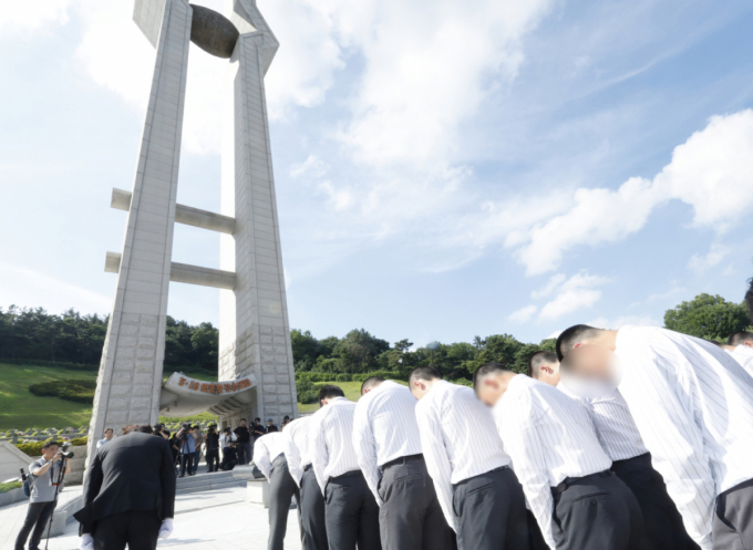 5·18 단체 '배재고 야구부' 품었다…"배제 아닌 포용, 용서해주자"