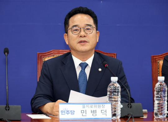 홈플 회생 불발 …與 "메리츠 납득 안돼, MBK 영업 못하게"