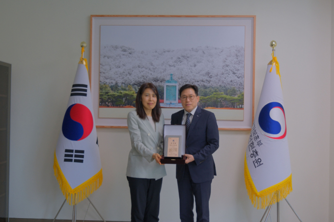 IITP, 국가보훈부장관 감사패 수상…7년간 현충원 묘역 봉사 인정
