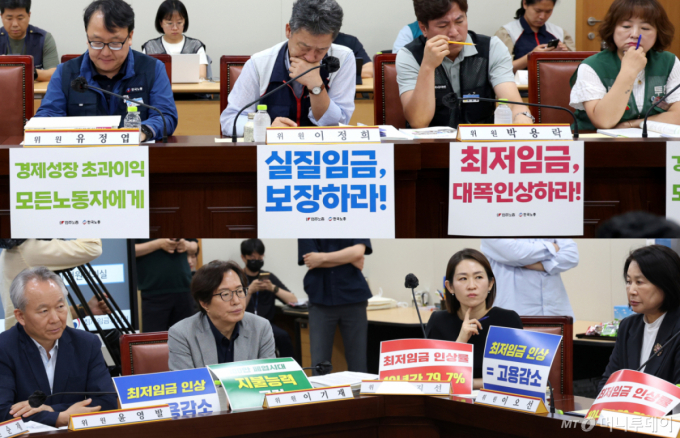 매년 반복되는 최저임금 노사 갈등…제도 개편론 다시 부상