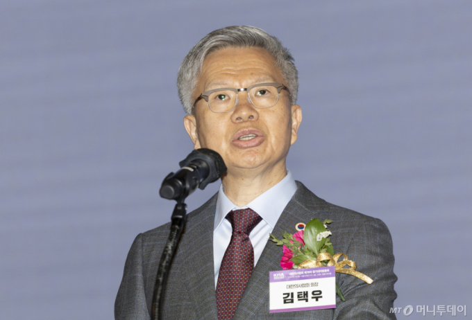 시동 걸린 '한국형 주치의제'…"환자 진료에 부정적" 제동 건 의협