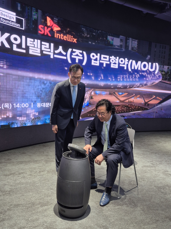 로봇이 길안내 한다…서울디자인재단, DDP에 스마트 디자인 환경조성