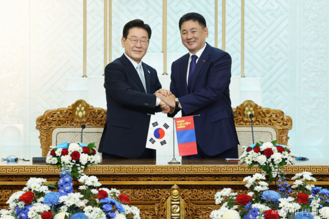 한-몽 정상회담…靑 "신북방 협력 네트워크 '단계적 확대' 중요 계기"