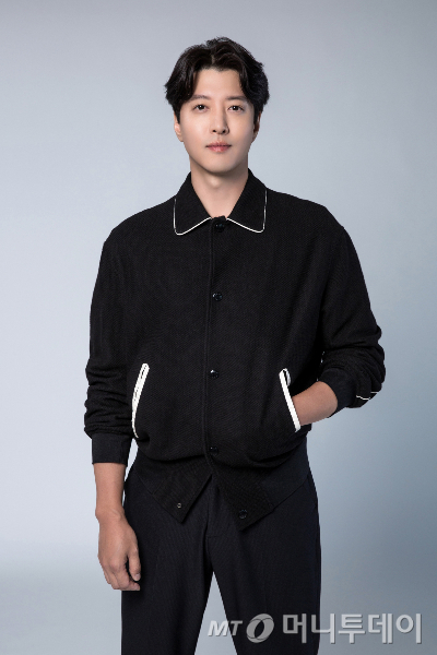 제주 카페 문 닫은 이동건, 틱톡커 변신…"후원 감사합니다"