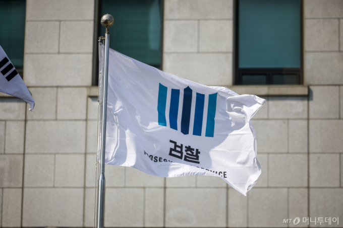 여자화장실 휴지에 캡사이신 뿌리고 불법촬영한 20대…징역 9년 구형