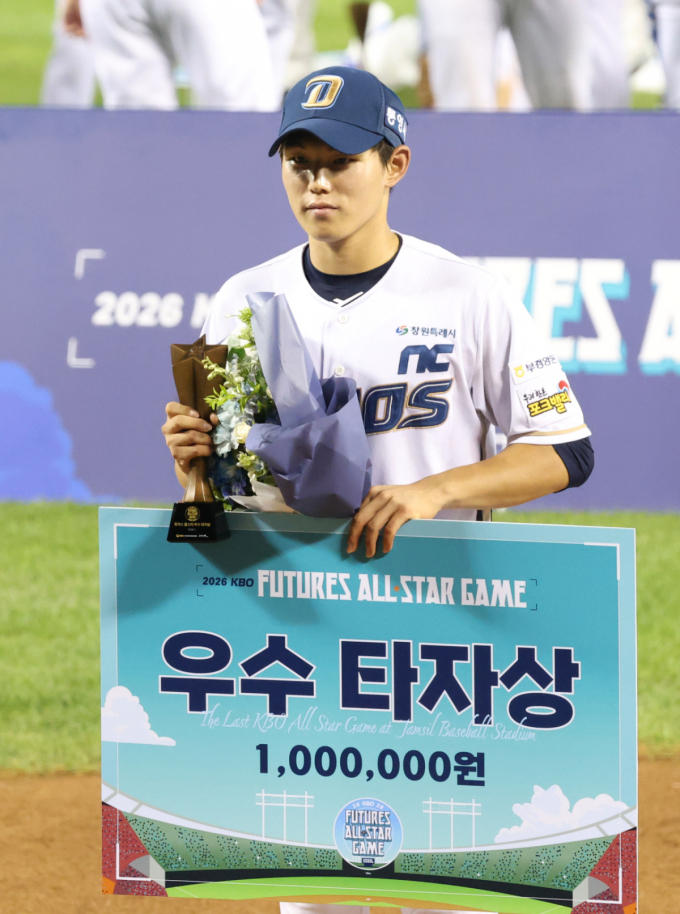 [포토] 신재인, 우수타자상