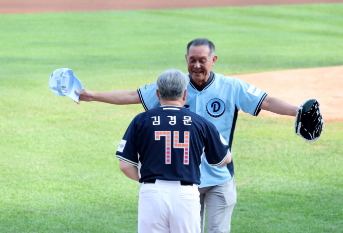 [포토] '김경문 포옹하는' 박철순
