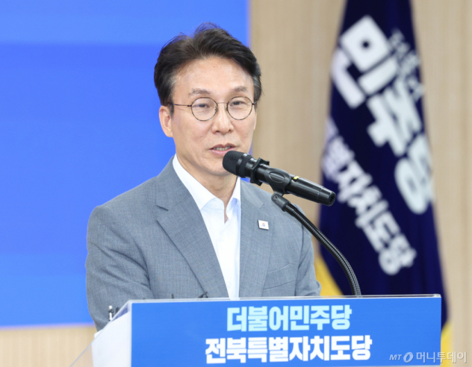 "속 시원해!" 정치 유튜버들 환호…김민석, 이중당원·신천지 청산 약속