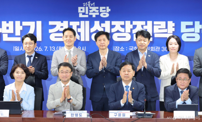구윤철 "3대 메가 속도감 있게 추진...잠재성장률 끌어올릴 것"