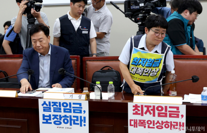 최저임금 전쟁 '소상공인 vs 알바생'…누가 이들을 링 위에 올렸나