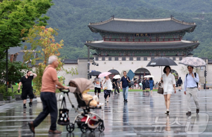 [오늘 날씨]비오는 초복…오후에 비 그치면 또 찜통더위
