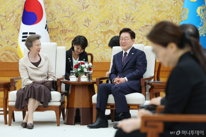 李대통령, 英 앤 공주 접견…"엘리자베스 여왕 들른 안동, 내 고향"