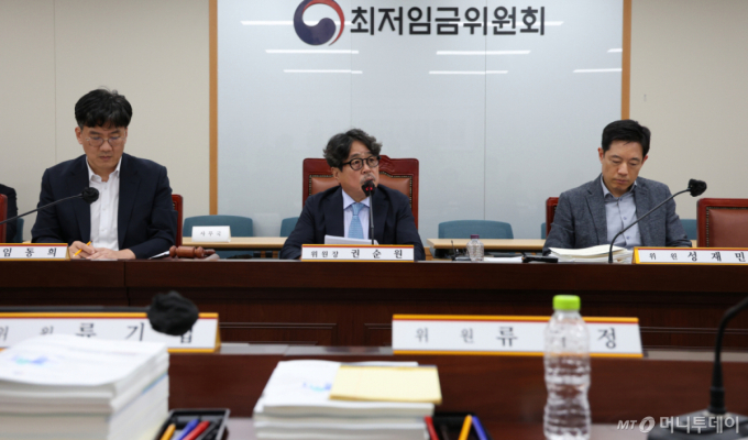 최저임금 1만700원 결정에 中企·소상공인 "폐업 등 절박한 현실 외면"