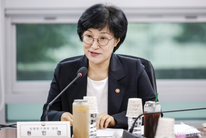 기업 남녀임금 격차 공개…불법촬영물 사이트, 성평등 장관이 차단 요청