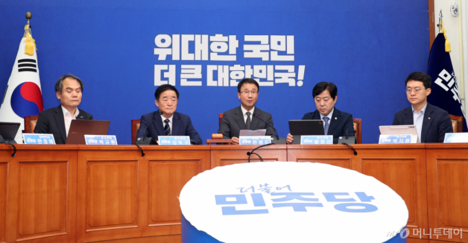 "의원들이 배신" VS "정치도구 삼지말라"...보완수사권 놓고 與격돌