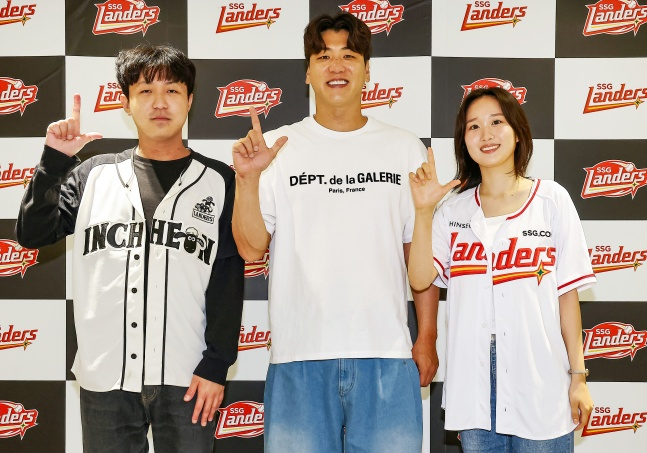 쓰러진 팬 챙긴 김광현→팬 안전 최우선으로 한 SSG, 혹서기 폭염에 긴급 후송팀까지 만들었다
