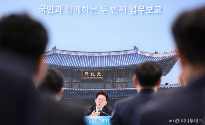 李 "데이터처, 장관급으로?"…재정·조세지출 이원화엔 "맞는지 모르겠다"