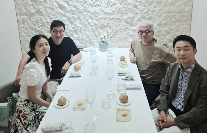 '55살' 이영애 '75살' 남편과 포착...동안 비결? "역노화 박사 만났다"