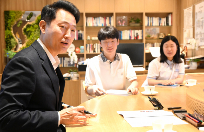 "서울런, 사교육 빈자리 채워줘"…오세훈, 예일대 여름캠프갈 학생 격려