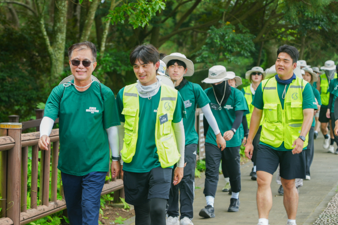 성균관대 2026 킹고대장정…학생 107명, 제주 해안 따라 걷다