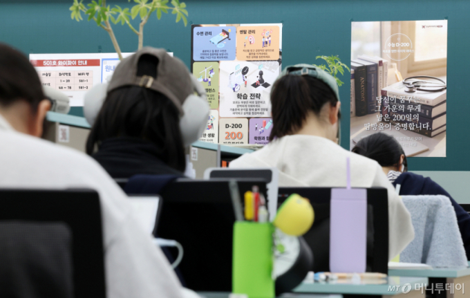 "이 학원 수상한데" 늦은 밤 학생 우르르…신고했더니 포상금 100만원
