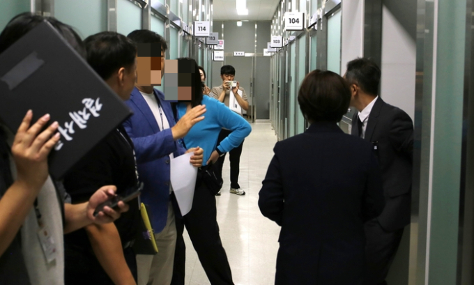 '만 13세 미만' 여중생과 성매매한 시의원…"성인인 줄" 혐의 부인